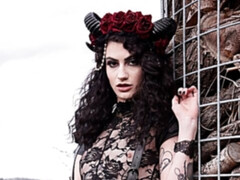 Anal, Noire, Sucer une bite, En levrette, Groupe, Orgie, Jarretelles, Tatouage