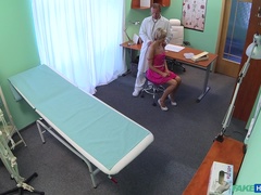 Éjaculation interne, Médecin, Doigter, Bureau, Chatte, Lécher le sphincter, Uniforme, Voyeur