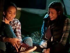 Cunnilingus, Tetas grandes, Penetracion con dedos, Besar, Lesbiana, Masturbación, Al aire libre, Adolescente