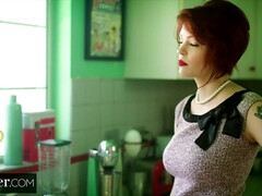 Blonde, Sucer une bite, Tir de sperme, Gorge profonde, Seins naturels, Actrice du porno, Rousse roux, Fessée