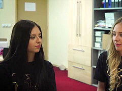 Sucer une bite, Éjaculer dans la bouche, Tir de sperme, Faciale, Adolescente, Plan cul à trois, Nénés