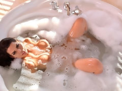 デカパイ, 捕まる, 口内発射, イく瞬間, 異人種間, なめる, オナニー, 淫乱熟女