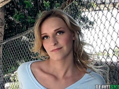 Grosse bite, Blonde, Seins naturels, De plein air, Petite femme, Rasée, Maigrichonne, Adolescente
