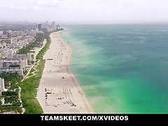 Gros cul, Grosse bite, Sucer une bite, Brunette brune, Tir de sperme, Hd, Tatouage, Nénés