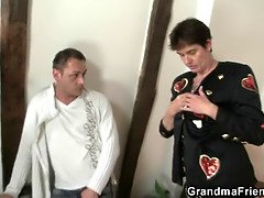 Жопа, Брюнетки, Постарше, Милф, Мамочка, Киски, Реалити, Втроем