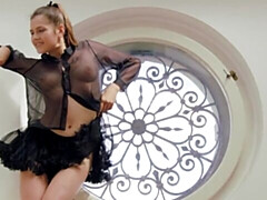 Любители, Большая жопа, Пальцем, Натуральные сиськи, Соло, Стриптизерша, Молоденькие, Сиськи