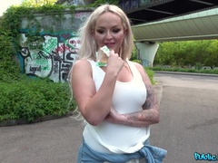 Leie, Arsch, Blasen, Paar, Spermaladung, Piercing, Öffentlich, Tätowierung