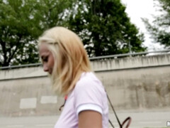 Cul, Blonde, Européenne, Fille latino, Argent, Seins naturels, De plein air, Public