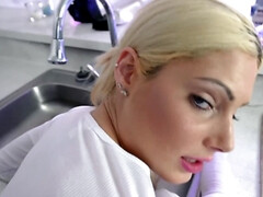 Dormitorio, Rubia, Mamada, Estilo perrito, Corridas faciales, Alto, Adolescente, Tetas