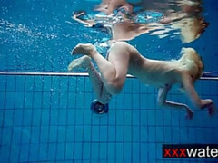 素人, ブロンド, ヌード, プール, 公共, ティーン, オッパイの, 水中