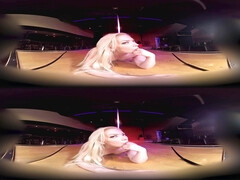 Rubia, Solo, Desnudarse