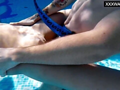 Hembra, Pajear, Sexo duro, Hd, Húngaro, Piscina, Coño, Apretado