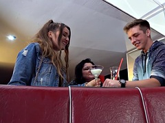 Gehörnter ehemann, Europäisch, Party, Rasiert, Swingers, Tätowierung, Titten