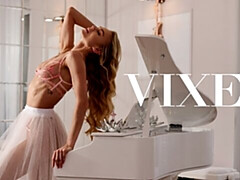 18 ans, Gros cul, Grosse bite, Blonde, Seins naturels, Chatte, Adolescente, Nénés