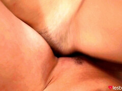 Noire, Brunette brune, Mignonne, Doigter, Embrassement, Lesbienne, Chatte, Rasée