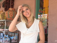 Vuisten, Masseren, Masturbatie, Orgasme, Openbaar, Alleen, Onder de rok