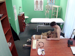 Leie, Grosse titten, Krankenschwester, Büro, Scherzbold, Eng, Uniform, Spanner