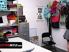 楽屋, デカパイ, 口内発射, イく瞬間, 服従, 眼鏡, オマンコ, ストリップ