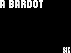 Большие сиськи, Пальцем, Секс без цензуры, Поцелуи, Латиноамериканки, Лесбиянка, Крошечные, Реалити