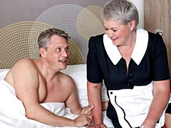 Grote kont, Grote lul, Blond, Pijpbeurt, Mollig, Hondjeshouding, Rijpe lesbienne, Kort haar