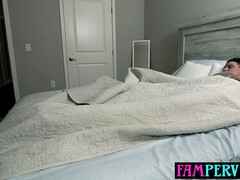 Grosse bite, Sucer une bite, Brunette brune, Gorge profonde, En levrette, Hard, Pov, Adolescente