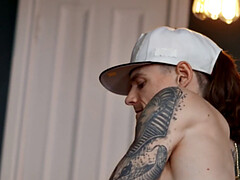 Anaal, Pijpbeurt, Gebondenheid, Hondjeshouding, Jurk, Homo, Openbaar, Tatoeage