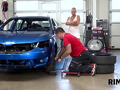 Mooi, Blond, Rondborstig, Oudere vrouw, Likken, Moeder die ik wil neuken, Stiefmoeder, Tatoeage