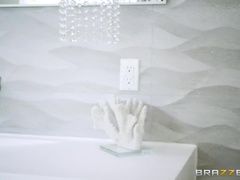 Sucer une bite, Queue, Faciale, Branlette thaïlandaise, Léchez, Pov, Cheveux courts, Tatouage