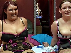 ぽっちゃり, フェラチオ, イギリス人, ぽちゃ, デブ, グループ, 手コキする, Hd