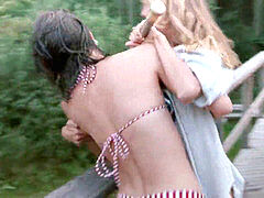 Américain, Bikini, Brunette brune, Célébrité, Énorme, De plein air, Nénés