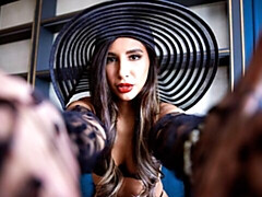 18 jaar, Grote lul, Pijpbeurt, Bruinharig, Hondjeshouding, Latijnse vrouw, Natuurlijke tieten, Tieten likken