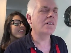 18 jahre, Braunhaarige, Süss, Brille, Hd, Student, Jungendliche (18+), Titten