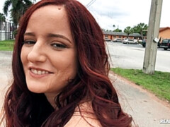 Sucer une bite, En levrette, Branlette thaïlandaise, De plein air, Pov, Tatouage, Adolescente, Nénés