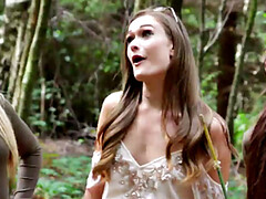 18, イギリス人, 着衣女と全裸男, フェムドム, グループ, 手コキする, オナニー, アウトドア