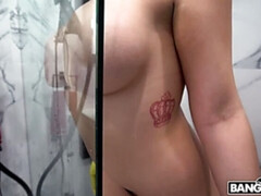 Grosser arsch, Grosse titten, Blasen, Braunhaarige, Vollbusig, Behaart, Hausmädchen, Reiten