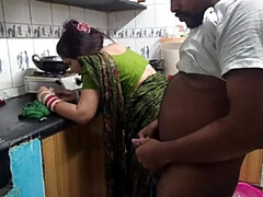 Gros cul, Conversation vulgaire, Hd, Femme au foyer, Indienne, Embrassement, Cuisine, Seins naturels