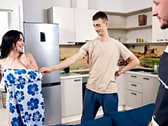 18 jahre, Arsch, Grosser schwanz, Blasen, Braunhaarige, Hundestellung, Natürlichen titten, Titten