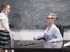 デカパイ, ブロンド, 指いじり, レズビアン, オマンコ, 女子高生, ショートヘア, ティーン