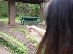 Amateur, Sucer une bite, Brunette brune, Petite amie, Public, Douche, Maigrichonne, Chaussettes