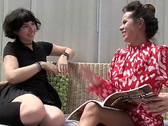 18, デカパイ, 指いじり, レズビアン, 淫乱熟女, 息子, ティーン, オッパイの