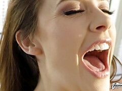 Grosse titten, Fingern, Küssen, Lingerie, Masturbation, Muschi, Rasiert, Jungendliche (18+)