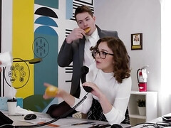 Pijpbeurt, Sperma in gezicht, Moeder die ik wil neuken, Kantoor, Tiener