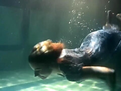 Grosse titten, Braunhaarige, Frau, Hd, Pool, Russisch, Dusche, Solo