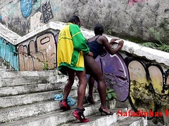 デカ尻, 黒人, フェラチオ, ラティーナ, 淫乱熟女, アウトドア, 公共