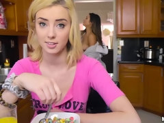Amateur, Lécher le cul, Salle de bains, En levrette, Cuisine, Lesbienne, Léchez, Piercing