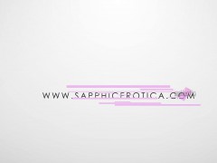 Sapphix presents Klaudia using fingers solo