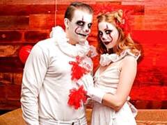 Gros cul, Sucer une bite, En levrette, Seins naturels, Rousse roux, Maigrichonne, Adolescente, Nénés