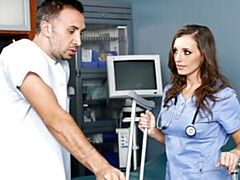 Gros cul, Grosse bite, Sucer une bite, Brunette brune, Seins naturels, Nylon, Adolescente, Nénés