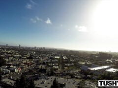 Sexo duro, Tetas naturales