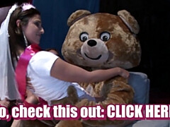 Grosse bite, Gros seins, Sucer une bite, Homme nu et filles habillées, Dansant, Hd, Mère que j'aimerais baiser, Fête